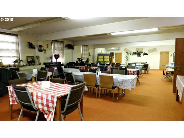 2837 W Harvard Ave, Roseburg, OR 97471